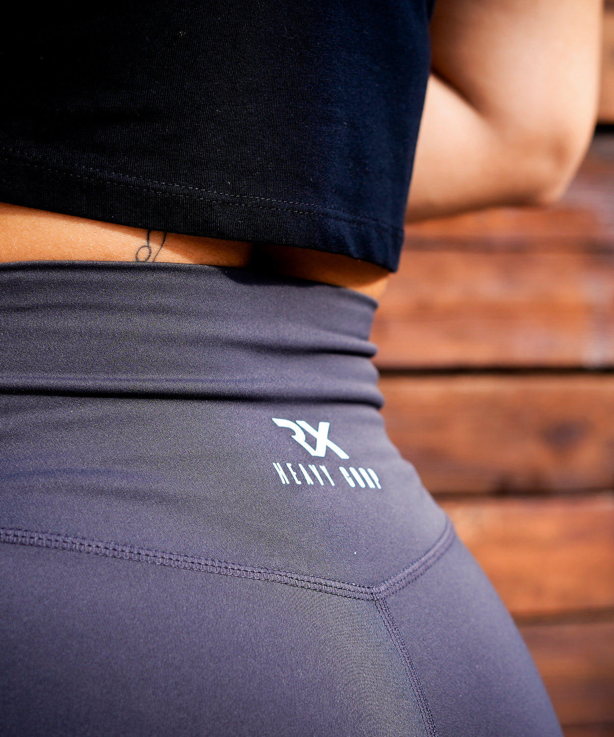 Top entallado - My enemy Myself - Cross Training & Moda Urbana | blanco y negro