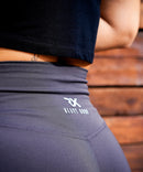 Top entallado - My enemy Myself - Cross Training & Moda Urbana | blanco y negro